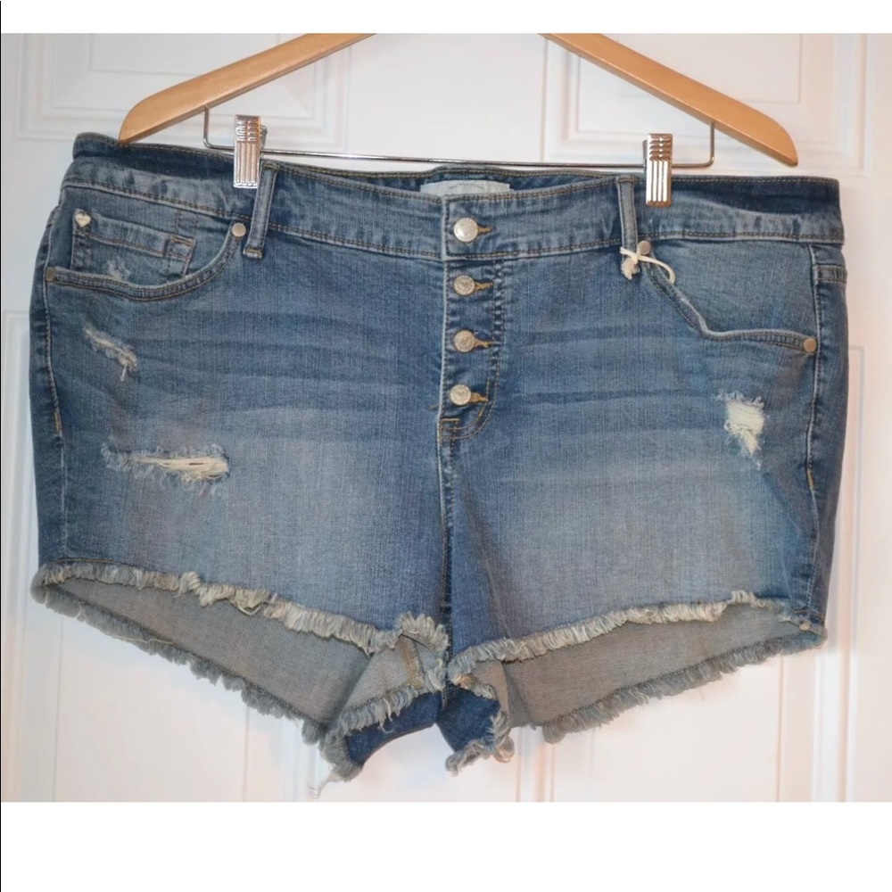 NWT TORRID skinny short shorts light wash SZ 20